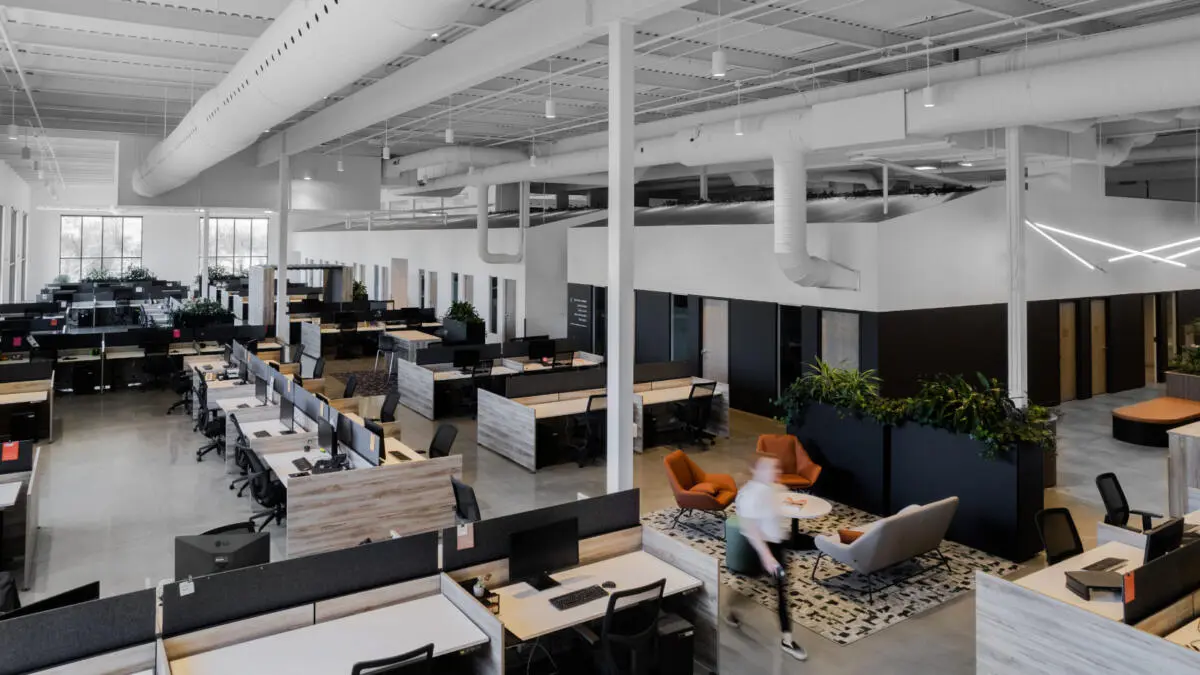 Adoptez le travail hybride grâce à un système de réservations d’espaces